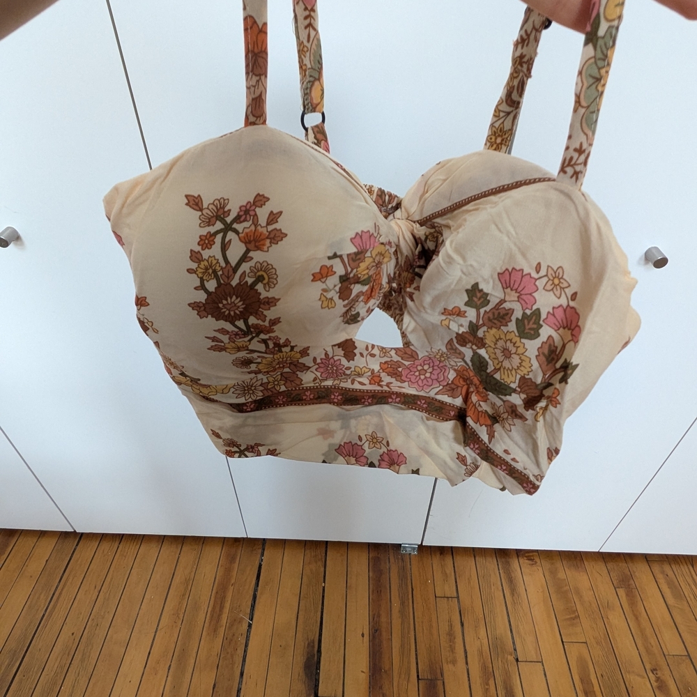 Floral Print Crop Top - Picture 8 of 12